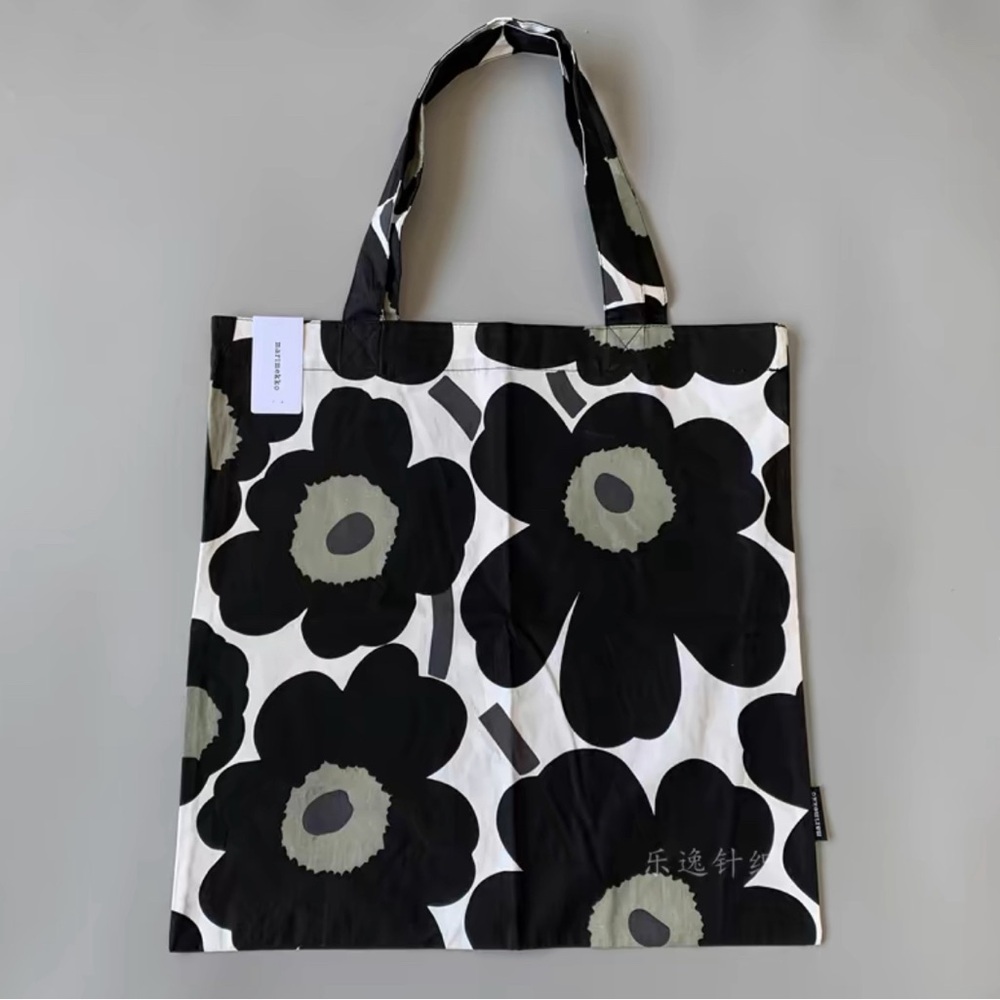 Lightweight shopping bags